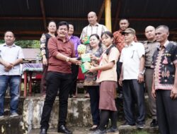 Kunjungi SMA Negeri 1 Mandrehe, Bupati Nias Barat Disambut Guru-guru dan Ratusan Siswa