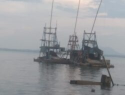 Ponton Tambang Ilegal Ditangkap di Batu Hitam Diamankan di Dermaga Mantung