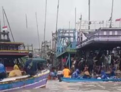 Tambang Ilegal di Batu Hitam, Warga dan Nelayan Mengkubung Lakukan Aksi Demo Hentikan Aktifitas