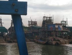 Ratusan Ponton Tambang Bijih timah dugaan ilegal beraktivitas di Perairan laut Sukadamai Kecamatan Toboali, Bangka Selatan.