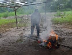 Detik-detik Polisi Bakar Arena Judi 303 Sabung ayam di Karawang Jabar