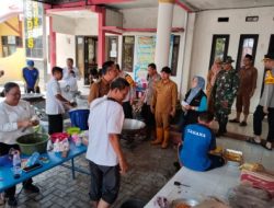 Babinsa Benjeng Siaga Banjir, Pemukiman Warga dan Persawahan Terendam Akibat Luapan Kali Lamong