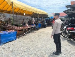 Polsek Teunom Laksanakan Patroli Kamtibmas dan Pemantauan Penjualan Daging Hari Megang untuk Pencegahan Gangguan Kamtibmas.