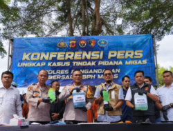 Kasus Pengoplosan BBM Pertamak Ilegal, Lima Tersangka Diamankan