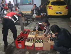 Petugas Gabungan Merazia Cafe dan Hiburan Malam