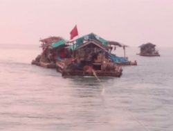 Kasat Polairud Bangka Barat, Iptu Yudi Lasmono Amankan 7 Ponton di perairan teluk inggris.
