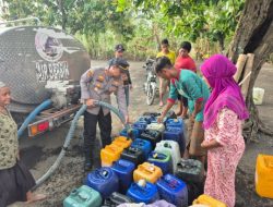 Polres Probolinggo dan BPBD Salurkan Air Bersih untuk Warga
