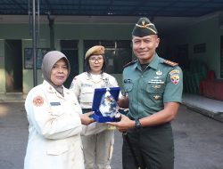 Dandim Tabanan Letkol Inf Trijuang Danarjati Beri Penghormatan di Upacara Purna Tugas ASN