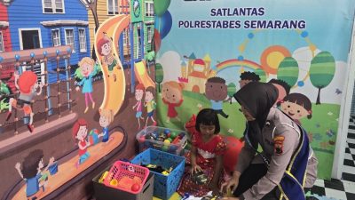 Satpas 1421 Satlantas Polrestabes Semarang Hadirkan Pelayanan Ramah Anak Lewat “Pojok Dolanan”