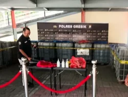Gudang Penimbunan BBM Solar di Desa Ngemboh, Kecamatan Ujungpangkah, di Gerebek Polres Gresik