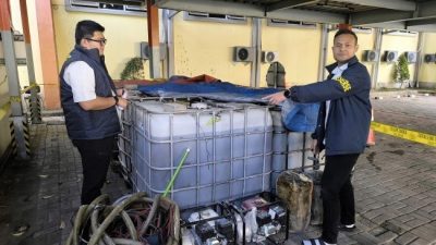 Kasus Penimbunan dan Penyalahgunaan BBM Solar Subsidi berhasil diungkap Polres Gresik ” 8.000 Liter diamankan